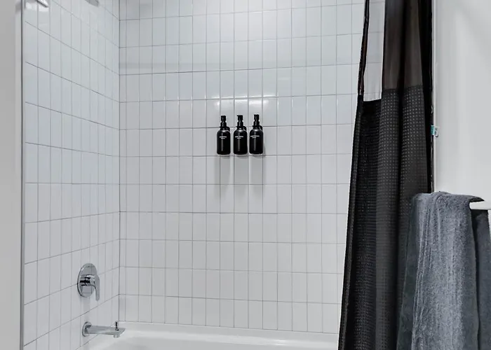 Wabash 4br - Pool Free In & Out Parking 4