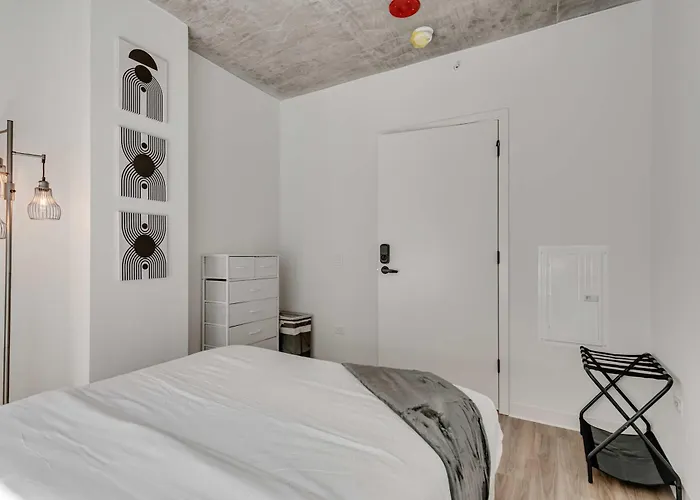 Wabash 4br - Pool Free In & Out Parking 4 *