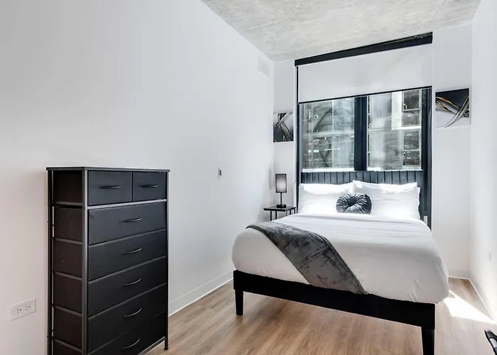 Wabash 4br - Pool Free In & Out Parking 4 Apartment Chicago